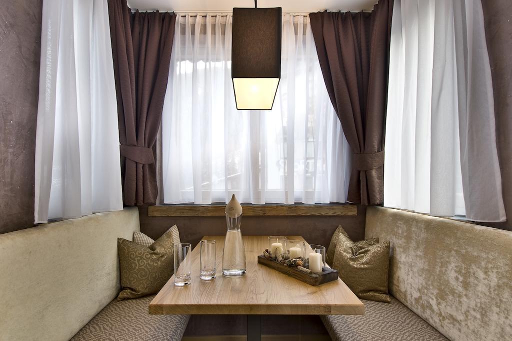 Pete Alpine Boutique Hotel - Klein Und Fein - Private Spa Suiten Und Zimmer Sankt Anton am Arlberg Room photo