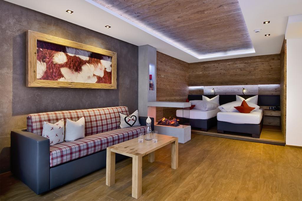 Pete Alpine Boutique Hotel - Klein Und Fein - Private Spa Suiten Und Zimmer Sankt Anton am Arlberg Room photo